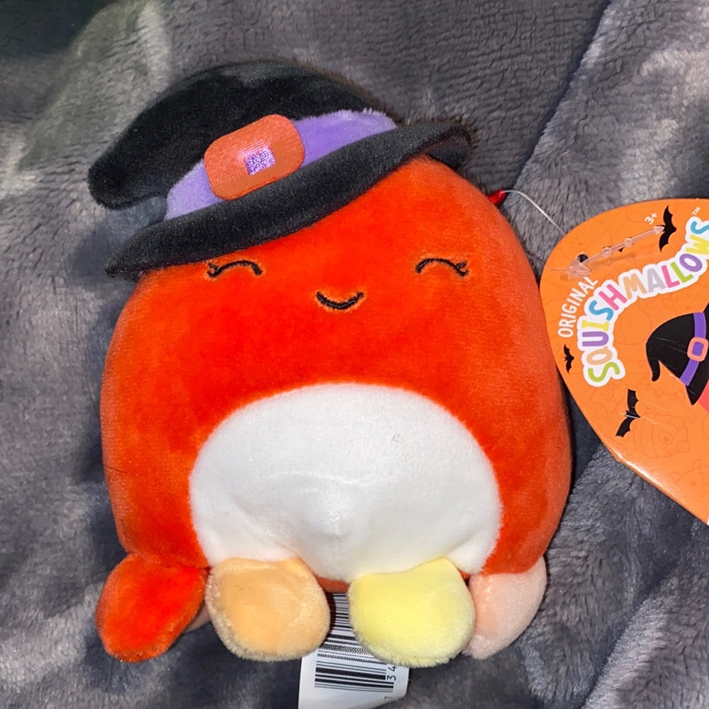 Detra (The Octopus Witch) 4” Halloween Squishmallow.